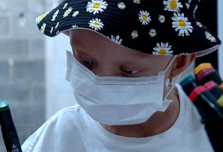 Hospital de Barcelona aceptó recibir a niña con agresivo tumor mientras continúa campaña de donación