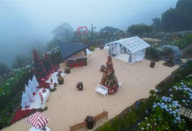 Navidad mágica en Costa Rica: un refugio que se transforma en villa navideña