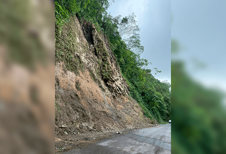 Roca de 2.500 toneladas impide pronta apertura de Ruta 32