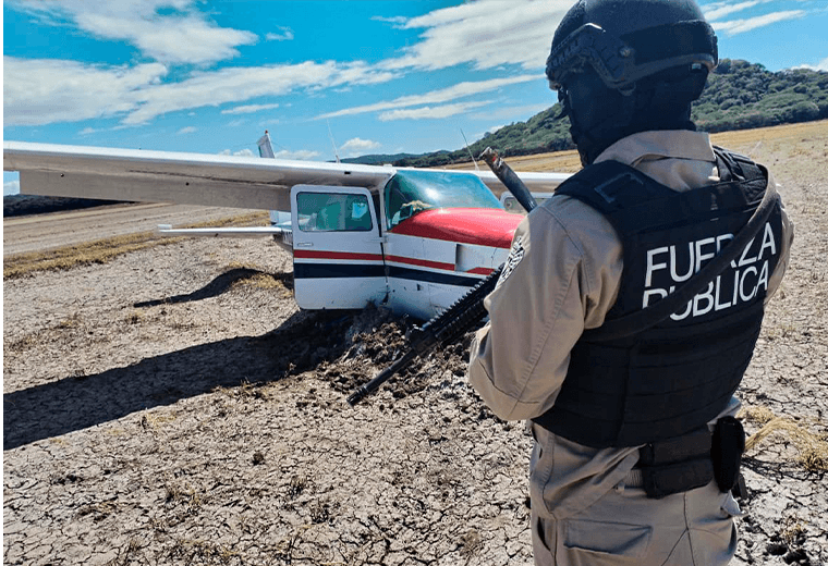 Video: Presunta narcoavioneta cae en finca de Bagaces y es destruida por las autoridades