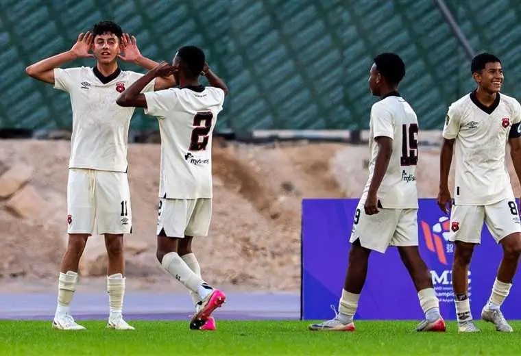 Alajuelense Sub-15 en Arabia. Foto: Prensa Alajuelense