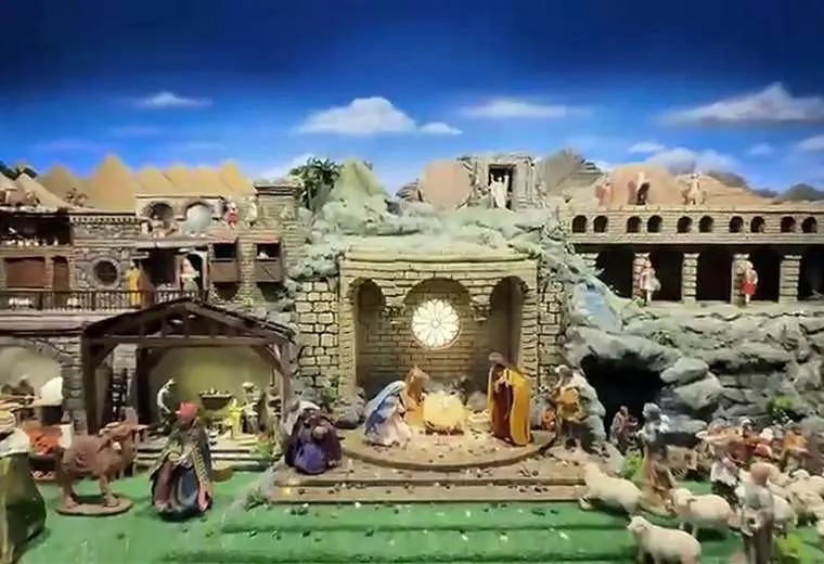 Portal navideño ofrece funciones gratuitas con luz y movimiento en Heredia