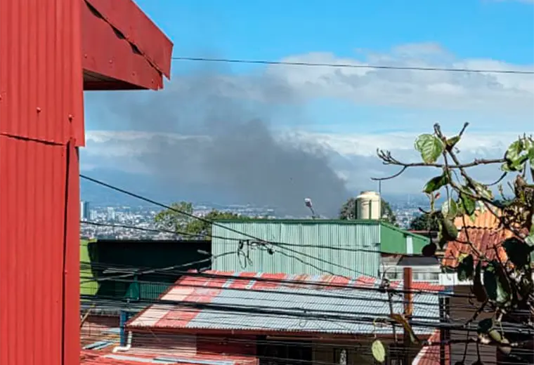 Tres niños y un adulto mueren en incendio en San José