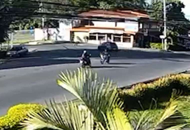 Así fue el choque entre motos que dejó dos heridos en Alajuela