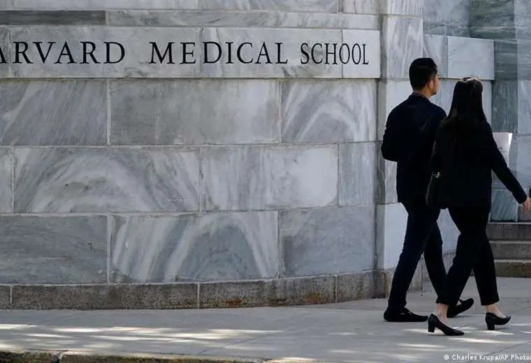 El exjefe de la morgue de Harvard, condenado a 8 años