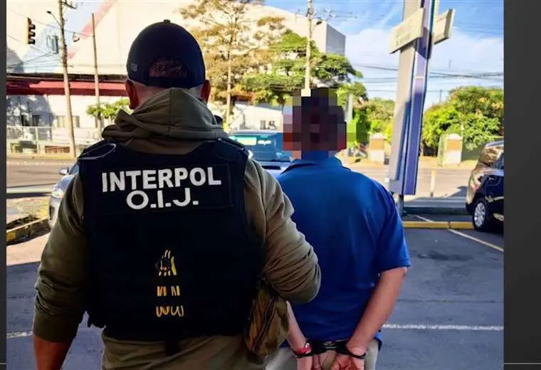 Interpol detiene a sospechoso de tráfico de pornografía infantil cuando caminaba por La Sabana