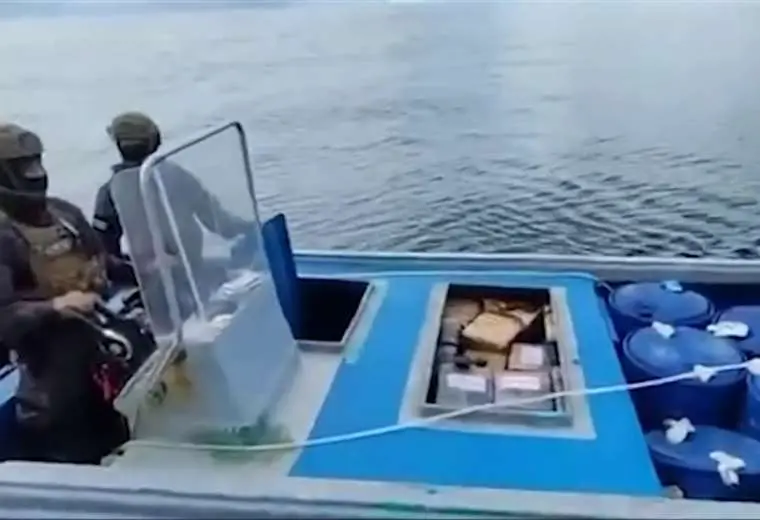 Autoridades decomisan tonelada y media de droga en altamar