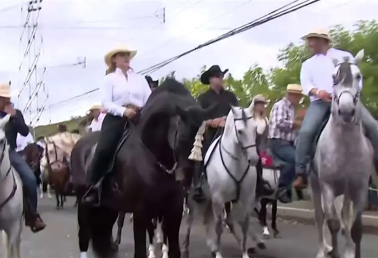 Miles de caballistas disfrutan del Tope Nacional en San Ramón