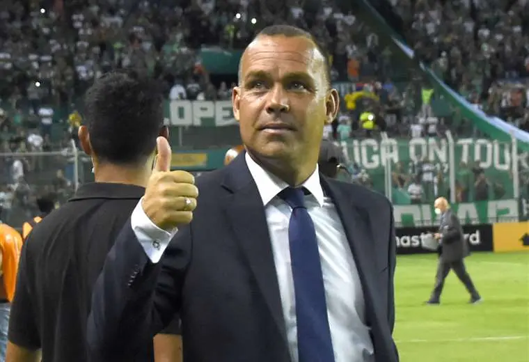 Fedefútbol sigue buscando técnico y ahora aparece un estratega venezolano en escena