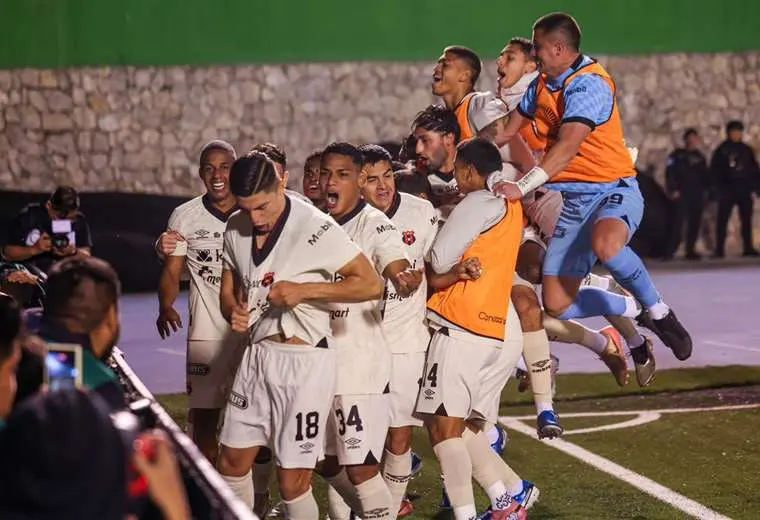 Alajuelense ya regresó al país tras el tricampeonato de Centroamérica