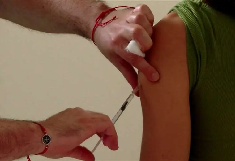 CCSS inicia campaña de vacunación contra fiebre amarilla en 23 áreas de salud