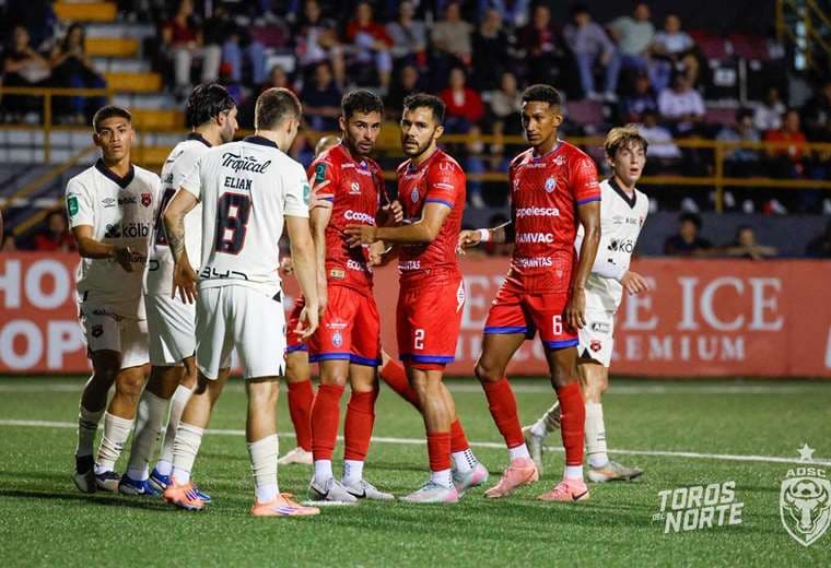 San Carlos ante Alajuelense/Prensa San Carlos