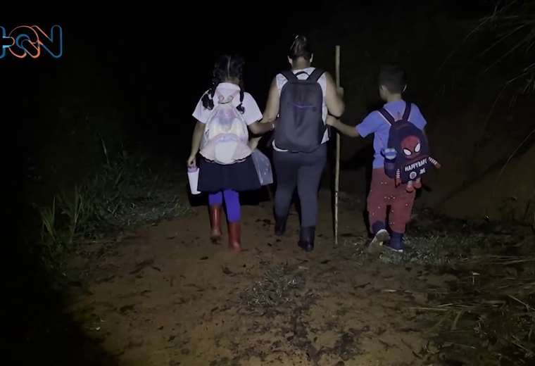 Donde la calle se acaba: la historia de doña María y su familia en las nubes de Quepos