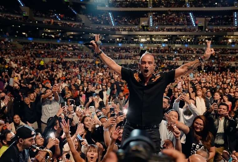 Tomada del FB de Eros Ramazzotti