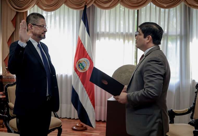 Tomada del Facebook de Carlos Alvarado