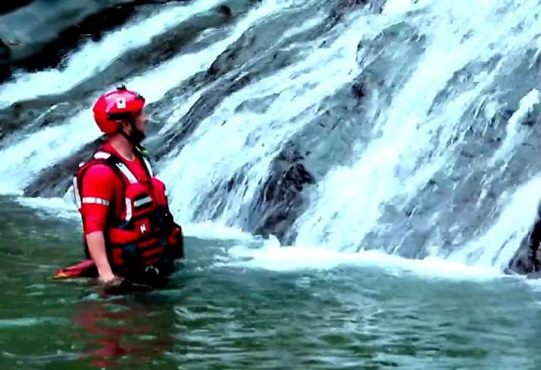 Cruz Roja busca a adolescente y su padrastro desaparecidos en río Irocois
