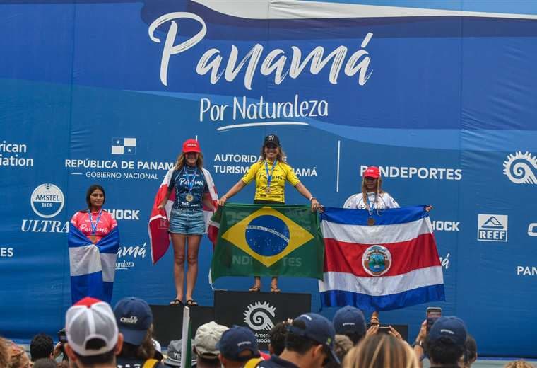 Lia Díaz, última medallista del país en un Panamericano de Surf en el 2023. Crédito: Micha