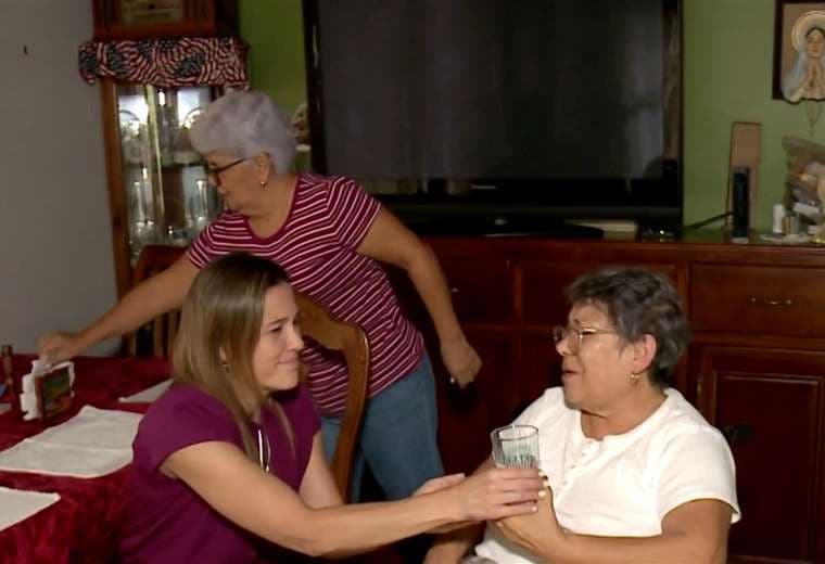 “Gracias por aliviarme”: Equipo de ‘Los Doctores’ visita a paciente que pidió ayuda
