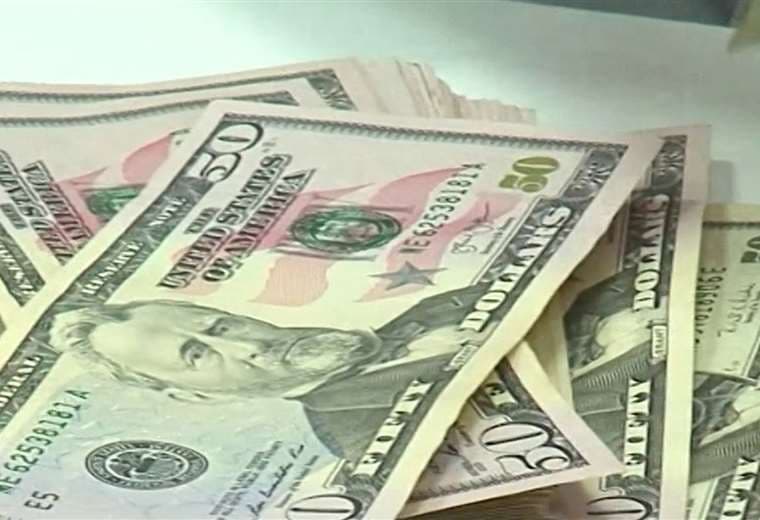 ¿Le cobraron en dólares? Sepa que puede negarse a pagar así