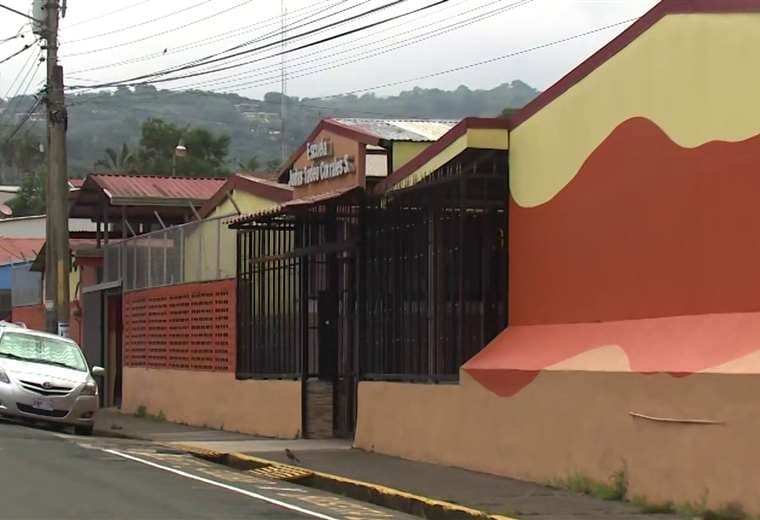 Niña mezcló alcohol con gaseosa en escuela de Naranjo: hay ocho estudiantes intoxicados