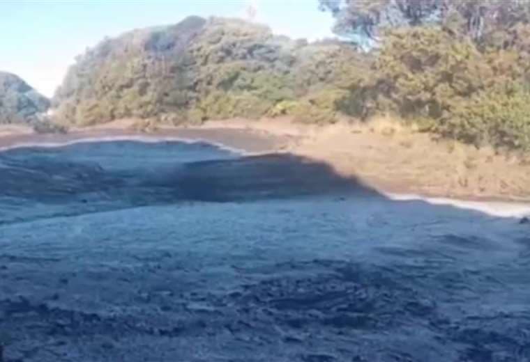 Frío deja escarcha en volcán Irazú y anticipa ráfagas de viento intensas