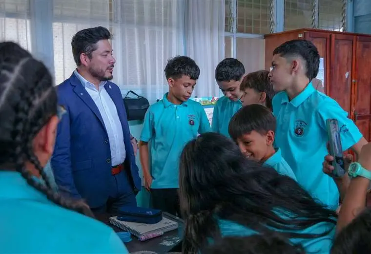 Ministro de Educación sobre nuevos uniformes: “Son mucho más flexibles”