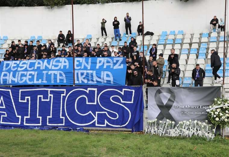 KF Tirana rindió homenaje a hija fallecida de Freddy Álvarez. Foto: KF Tirana
