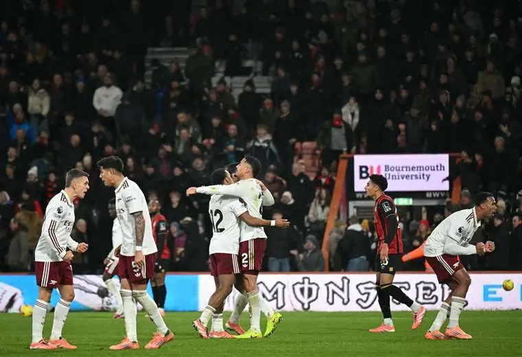 Arsenal resiste en Bournemouth y amplía su liderato