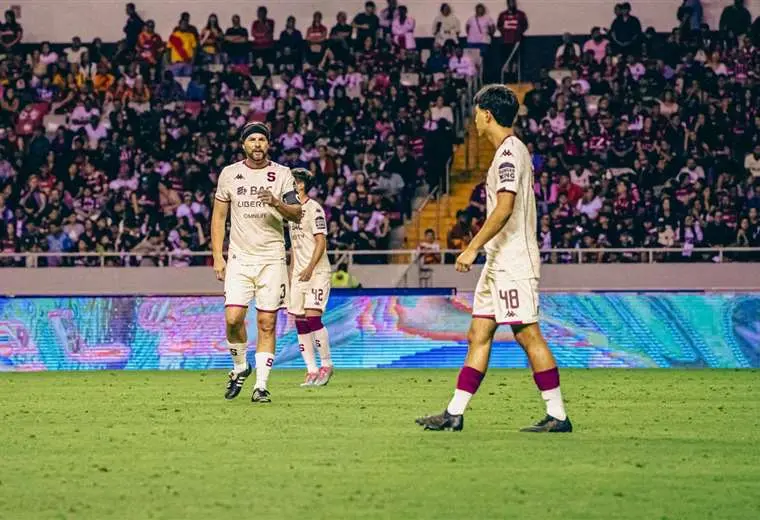 Sangre morada: Víctor Cordero compartió con su hijo Thiago en partido de Saprissa