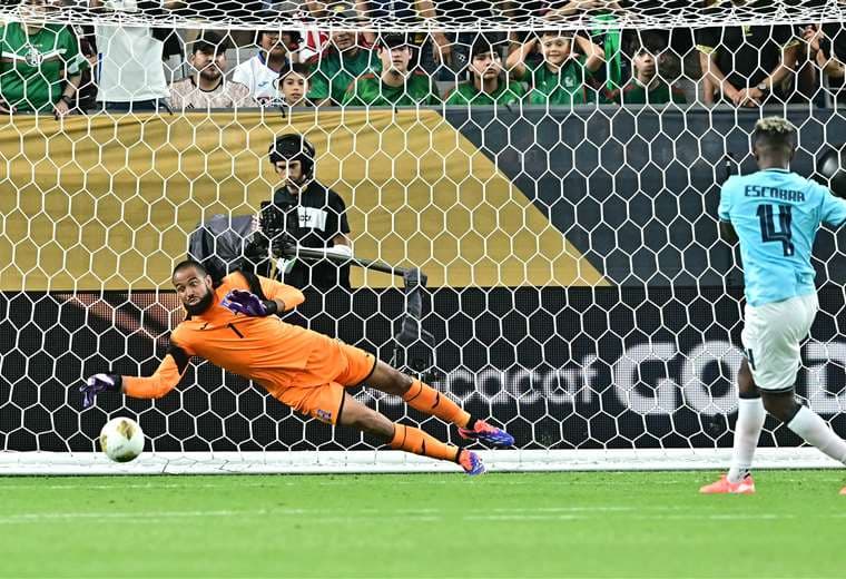 Fidel Escobar con la Selección de Panamá. Foto: AFP