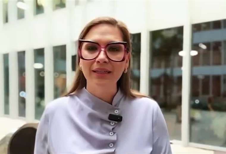 Diputada impulsa prohibición de redes sociales para menores de 14 años