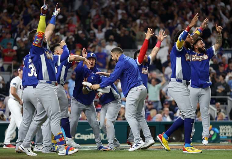 Venezuela se impone en el Clásico Mundial de Béisbol/AFP