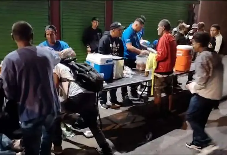 Personas solidarias llevaron comida a habitantes de calle en San José