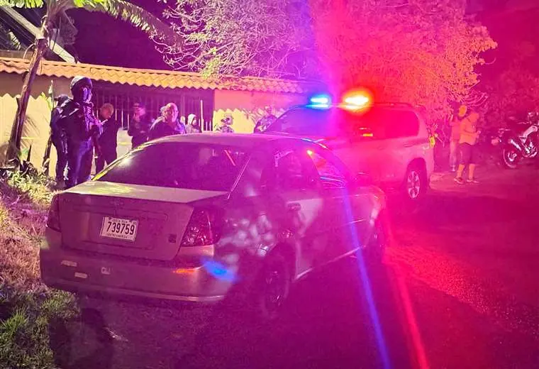 Bomberos atienden quema de desechos y encuentran cuerpo calcinado en Heredia