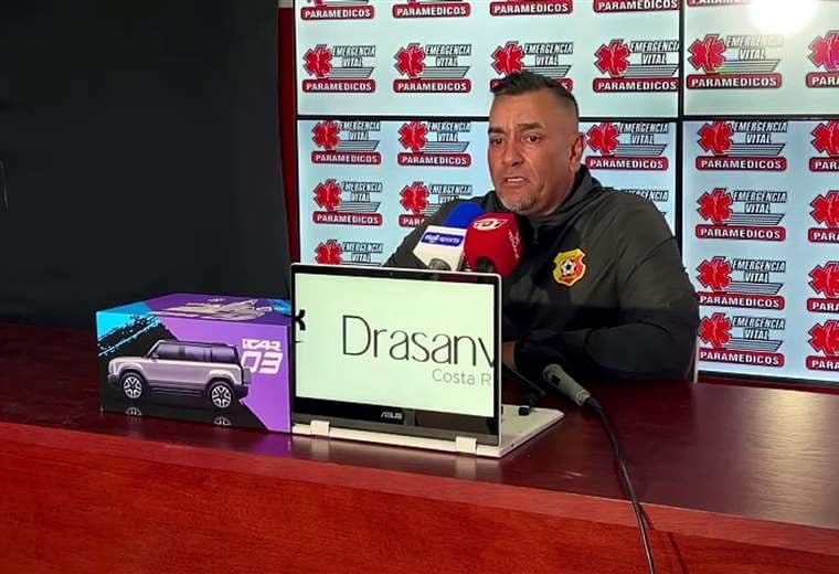Giacone responde a quienes lo tildaron de fútbol mezquino o ultradefensivo en Fello Meza