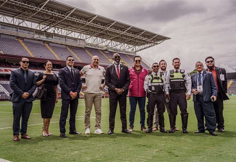 Primer Ministro de Curazao, Gilmar Pisas, en el Saprissa. Foto: Saprissa