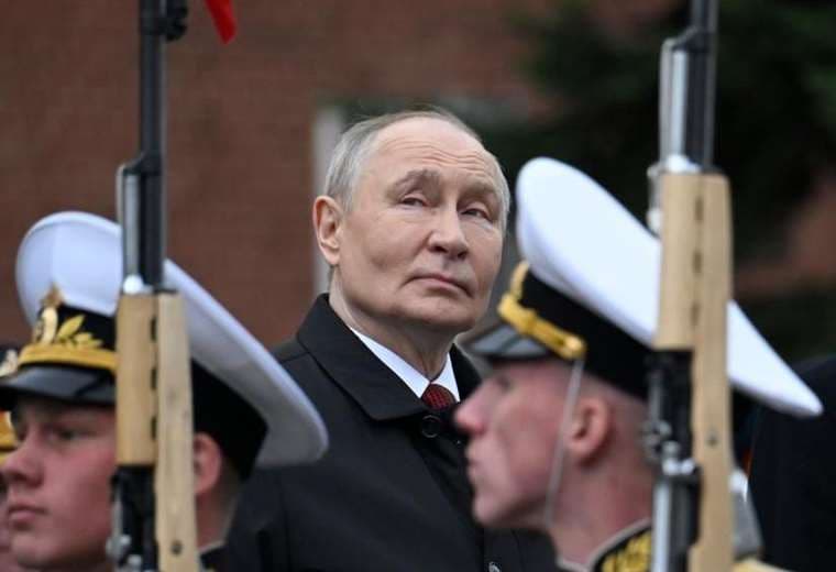 Putin justifica la guerra en Ucrania durante un reducido desfile del Día de la Victoria
