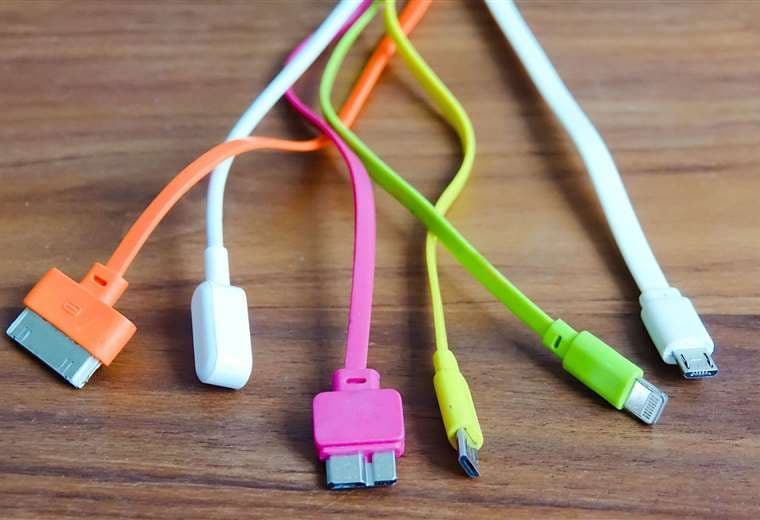 ¿Cómo cuidar los cables de los dispositivos electrónicos para que no se dañen?