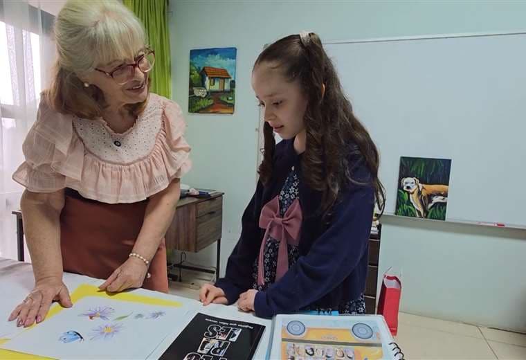 Entre versos y generaciones: la pasión por la poesía une a una abuela y su nieta