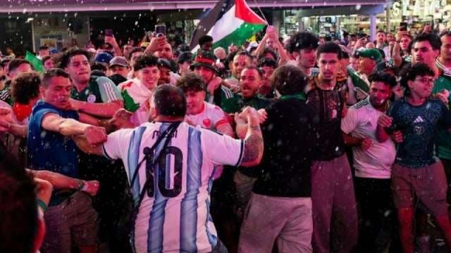 Disturbios entre hinchas argentinos y argelinos/Captura de video