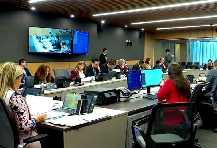 Oficialismo impulsa de nuevo proyecto para emitir hasta $13.500 millones en eurobonos