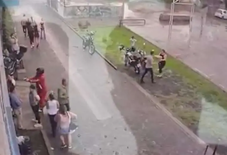 A quemarropa y frente a niños: cámara grabó brutal asesinato de mujer en FEA de Alajuela