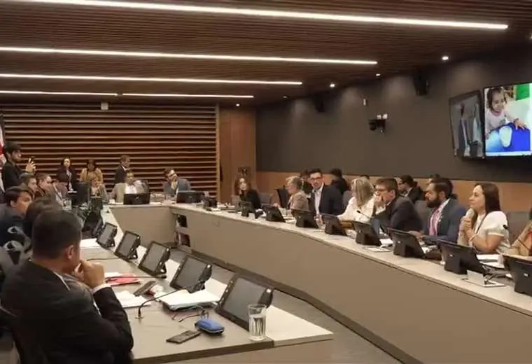 Diputados cuestionan plan millonario del Cen-Cinai mientras centros operan con órdenes sanitarias