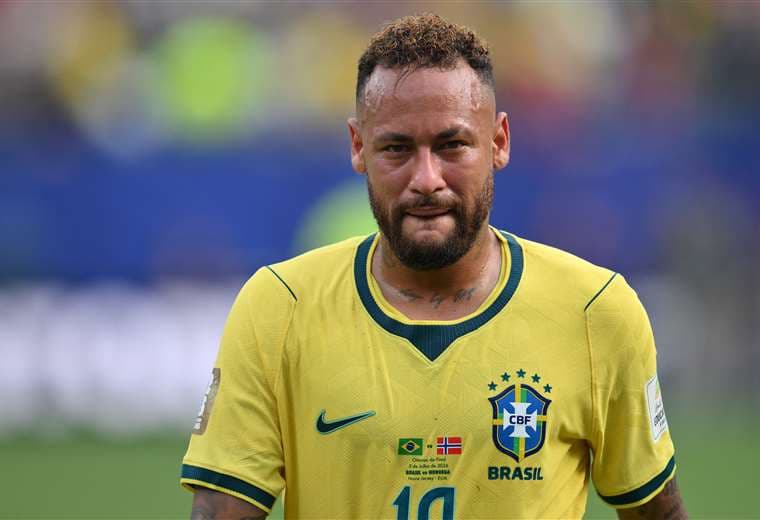 Neymar se despide de Brasil/AFP