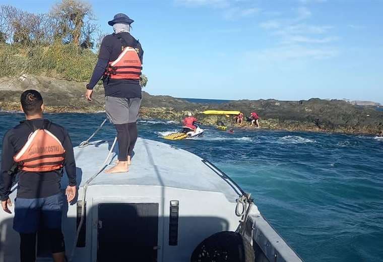 Guardacostas auxilió a 32 competidores en competencia de Aguas Abiertas.