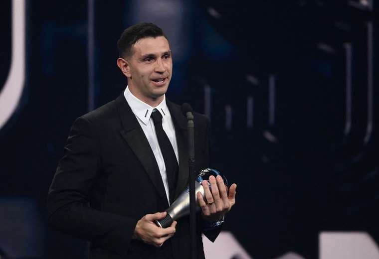 Dibu Martínez en premios The Best.