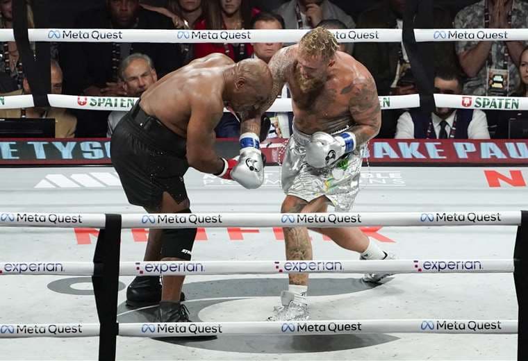 Mike Tyson y Jake Paul. AFP