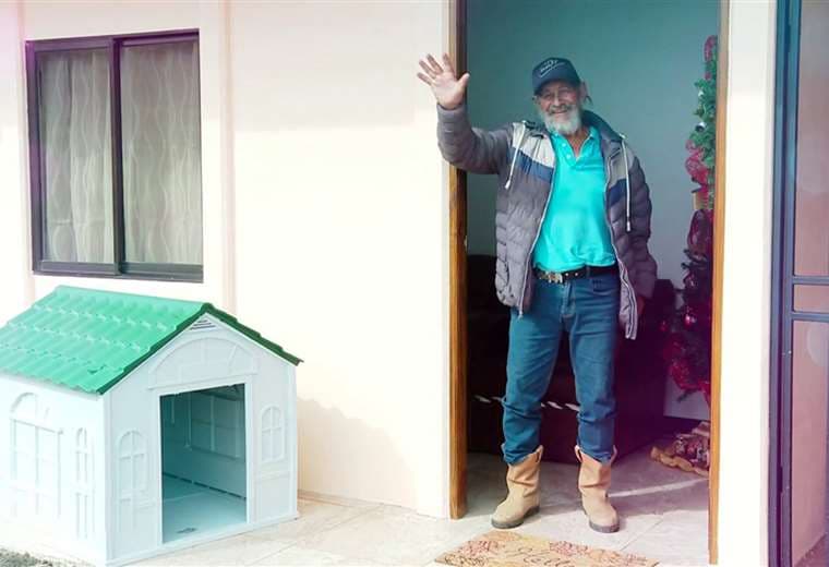 ¡Milagro navideño! Adulto mayor de Cartago cumple su sueño de tener casa propia