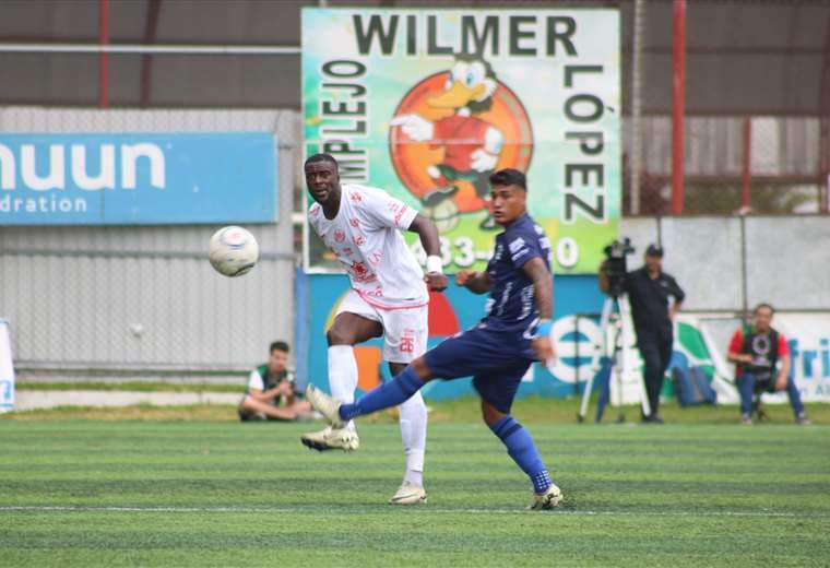 Santos se impone en el duelo por el no descenso y deja a Grecia al borde del abismo