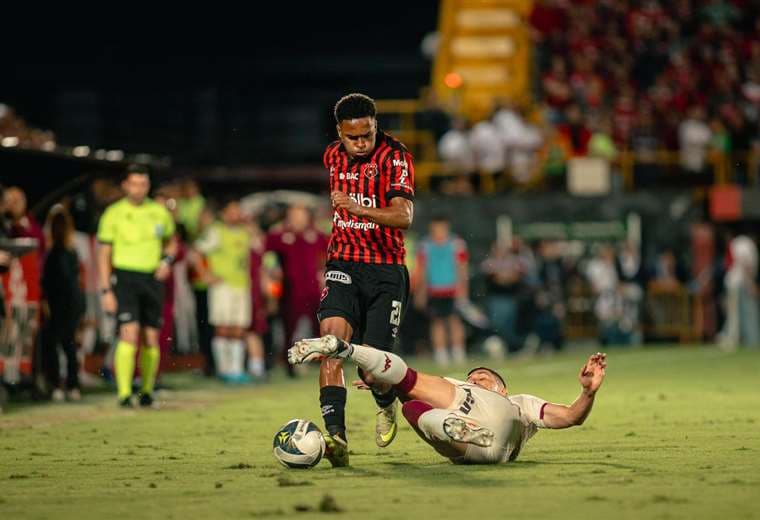 Alajuelense vs Saprissa/Prensa LDA